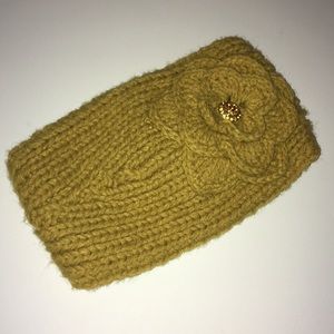 NWOTs C.C Crocheted Headband Gold